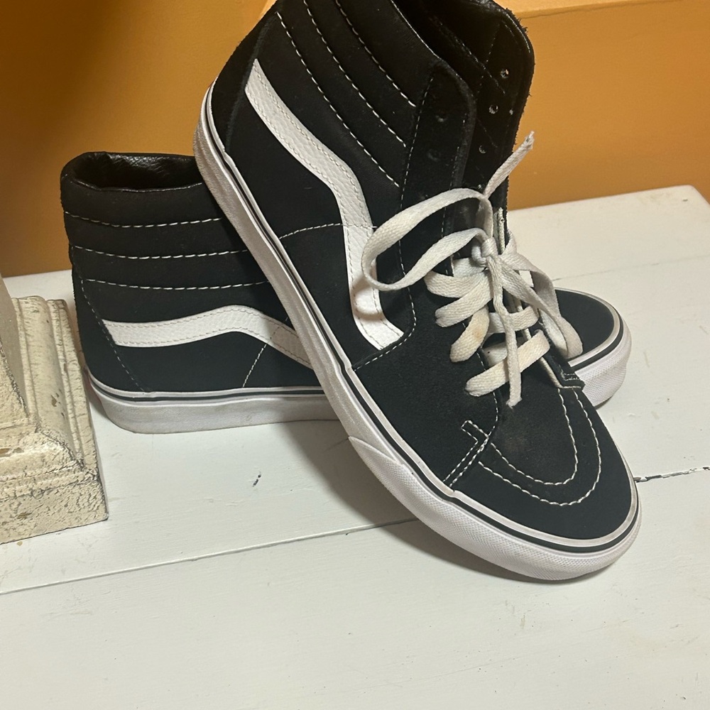 Vans SK8-HI Black and White High-Top Sneakers W 8.5 M 7